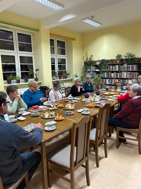 Jesienne Spotkanie Poetyckie W Bibliotece Centrum Kultury K Obuk W