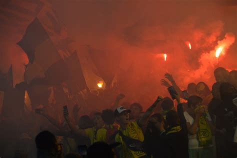 Tribune Loire Ferm E Contre Angers Les Supporters Du Fc Nantes Ne