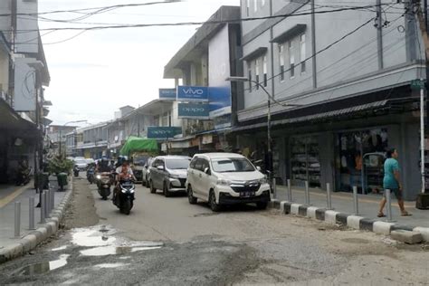 Parkir Di Pinggir Jalan Protokol Dewan Sarankan Dishub Ambil Langkah