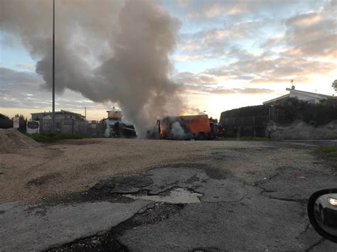 Marano Via Del Mare Furgone In Fiamme Vigili Del Fuoco In Azione