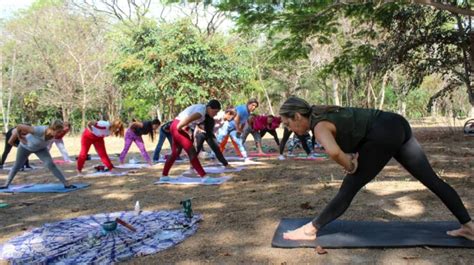 Con yoga y bailoterapia continuaron la celebración del Día