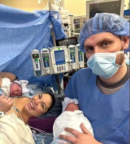 Us Woman Gives Birth To Twins From Two Different Uteruses In Just 2 Days