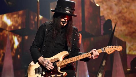 Mötley Crüe Guitarist Mick Mars Announces Retirement Iheart