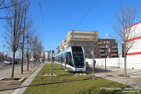 Tram Sur La Ligne T Ratp Saint Denis Photos De Trams Et