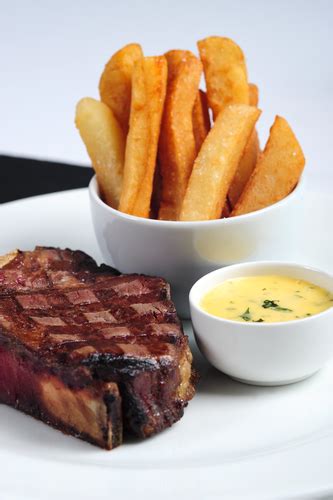 Entrecôte grillée sauce béarnaise Châtelaine