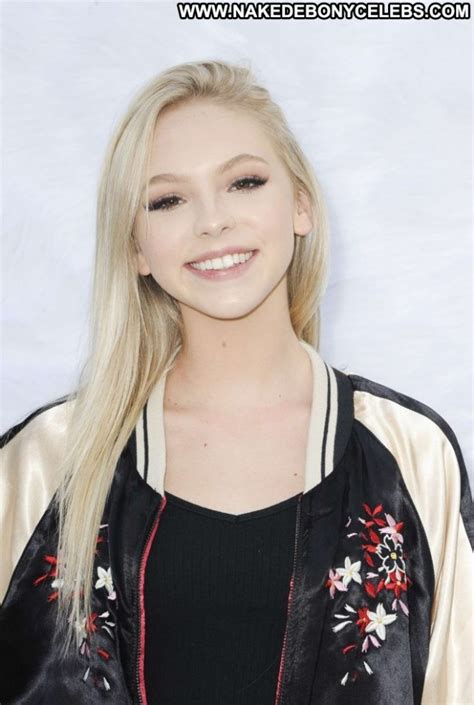 Jordyn Jones No Source Babe Posing Hot Celebrity Beautiful Paparazzi