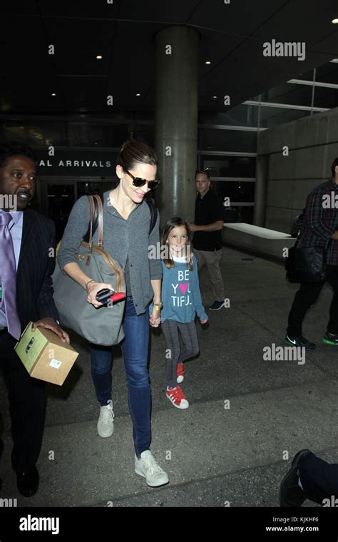 Los Angeles Ca Juin 02 Lactrice Jennifer Garner Et Sa Fille Seraphina Affleck Arrivent à L