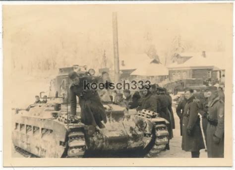 Foto Soldaten Der Wehrmacht An Einem Matilda Beute Panzer Im Winter In