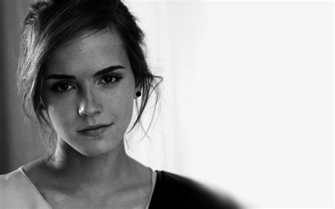 Download Celebrity Emma Watson Hd Wallpaper