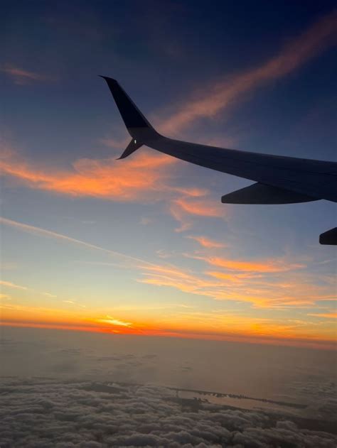 sunset through an airplane window | Airplane window, Sunset photography ...