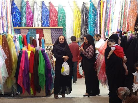 Women In Chadors Shopping In Bazaar Shiraz Central Ira Flickr