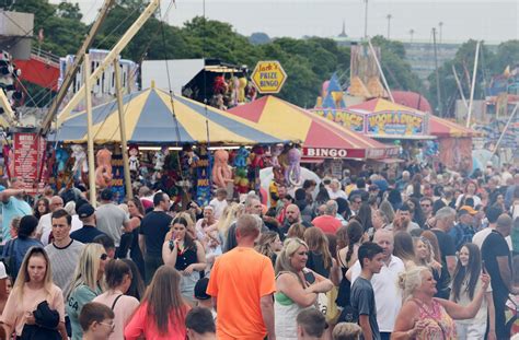 Families Enjoy A Day At The Hoppings As Funfair Returns To Newcastles Town Moor Chronicle Live