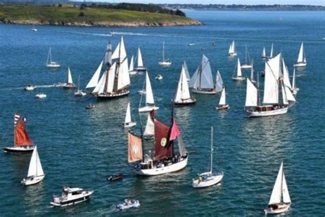 La Semaine Du Golfe Un Spectacle Maritime Et Populaire Dans Un Cadre