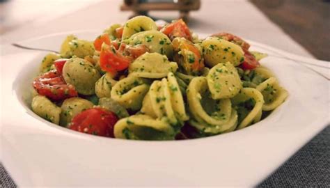 Orecchiette Genovesi Con Pomodoro L Ricetta Vegetariana Leggera E Veloce