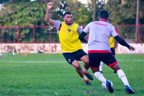 Quarta feira de treino em dois períodos para o elenco coral