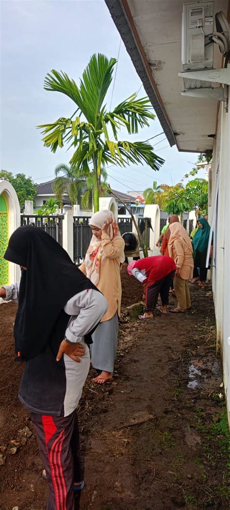 Kegiatan Rutin Staf Tata Usaha MTsN 3 Kota Pekanbaru Setiap Libur