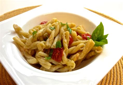 Gemelli Pasta Recipe With Tomatoes Basil And Garlic Zagleft Recipe