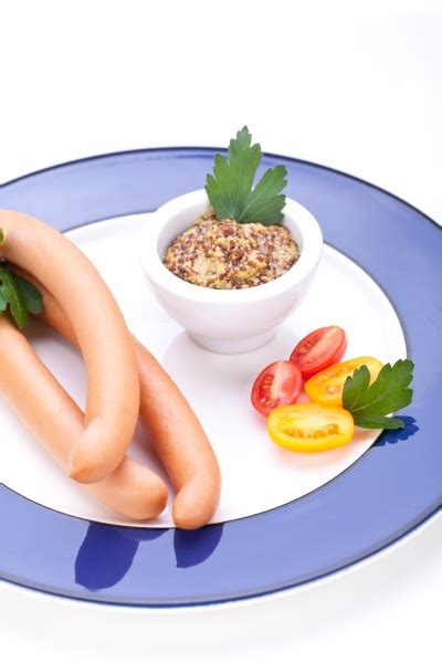 Ger Ucherte Wiener W Rstchen Mit Tomaten Garnitur Stockfoto