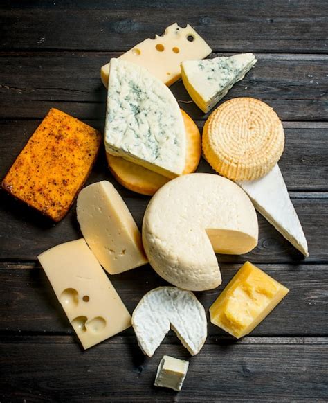 Surtido De Diferentes Tipos De Queso Foto Premium