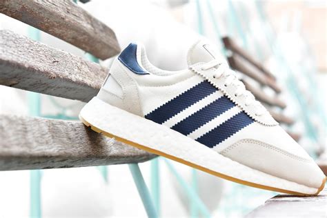 Venta Tenis Adidas Blancos Con Rayas Azules En Stock