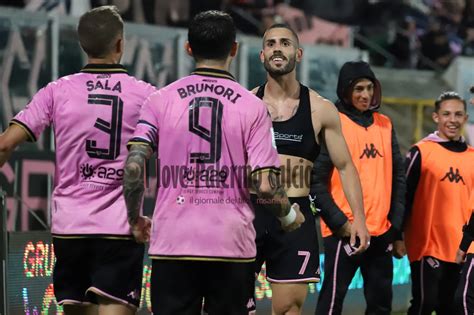 Gazzetta Dello Sport Palermo Dopo Il Suicidio Perfetto Contro Il