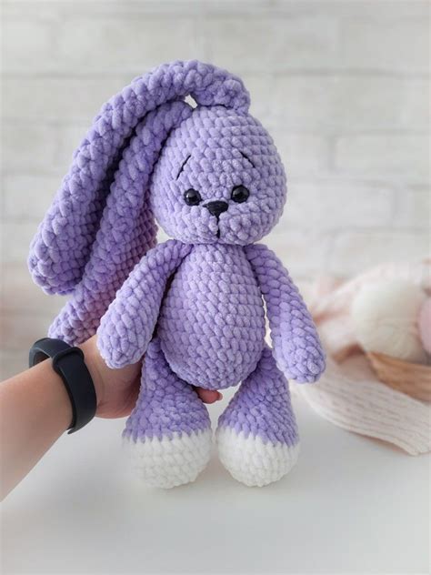 Плюшевый зайчик | Knitted toys, Spool crafts, Crochet toys