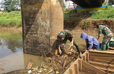 Satgas Citarum Sektor 21 03 Giat Patroli And Pembersihan Sampah Di