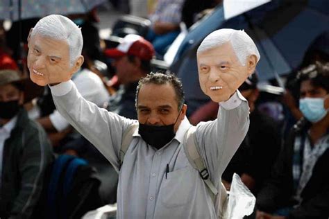 AMLO y Morena muestran músculo con un Zócalo a reventar Fotos