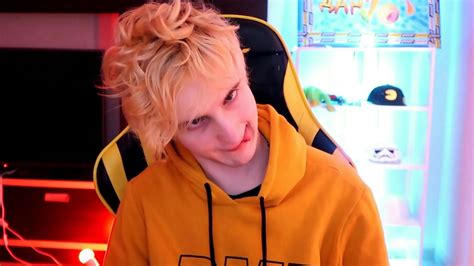 Moe에 있는 Margo Ritka님의 핀