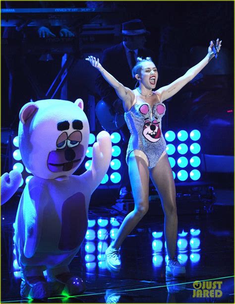 Miley Cyrus Vmas Performance Of We Can T Stop Watch Now