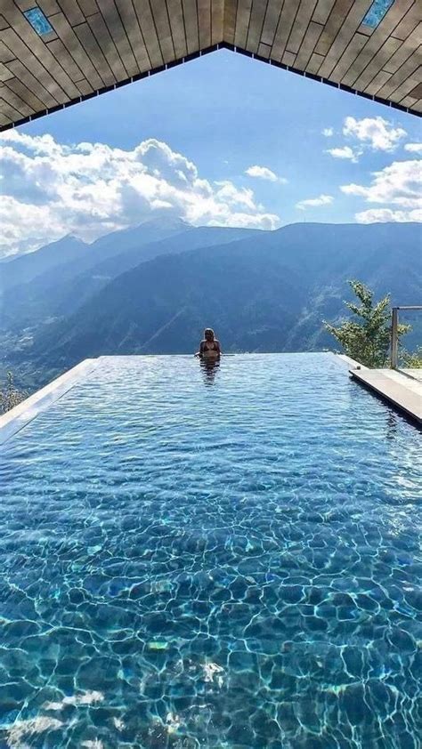 Infinity Pool With A View In Italy Luoghi Di Vacanza Piscina A