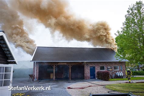 Uitslaande Brand Schuur Duivendansweg Wezep Foto S Stefan Verkerk