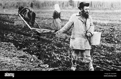 Farming In Communist Collective Farm Soviet Union 1923 Stock Photo