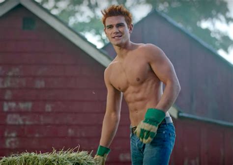 Photos ‘riverdale Archie Shirtless Scenes — Kj Apa Gallery Tvline