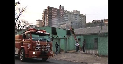 G1 Após incêndio mais de 50 detentos ganham saída temporária no RS