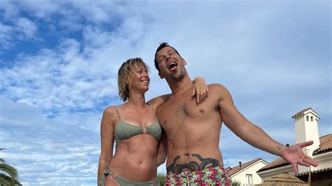 Federica Pellegrini Incinta Di Una Bambina Le Foto Dell Estate Al Mare