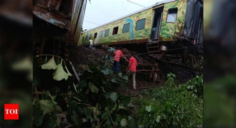 Nagpur Mumbai Duronto Express Derails In Maharashtra Rail Services