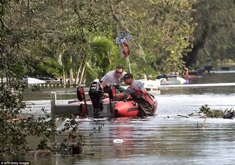 Florida Dealing With Hurricane Irma Aftermath Daily Mail Online