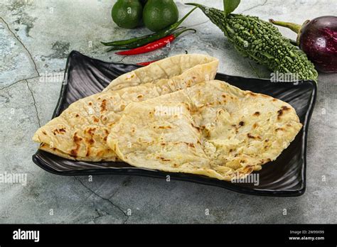 Indian Cuisine Tandori Bread Naan With Cheese Stock Photo Alamy