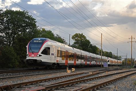 RABe 523 002 auf der S1 fährt am 12 09 2023 Richtung Bah Flickr