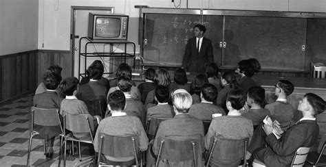 History of Educational Technology: Traditional vs Modern