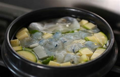 Doenjang-jjigae (Fermented soybean paste stew) recipe - Maangchi.com