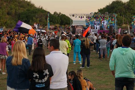 Volvi El Verano Y Las Murgas Coparon La Plaza De Agosto De Quequ N