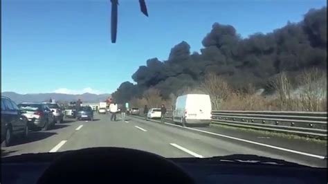 Brescia Sei Morti In Un Incidente Sull A Nello Scontro Un