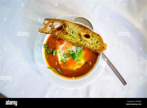 Sopa De Tomate Ovos Escalfados Hi Res Stock Photography And Images