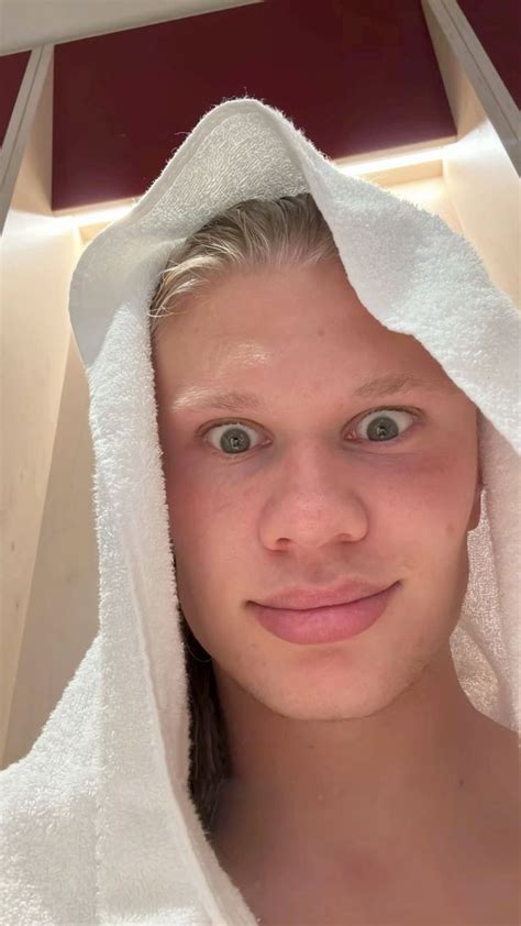 Erling Haaland Invites Man City Team Mates Over For Group Sauna To