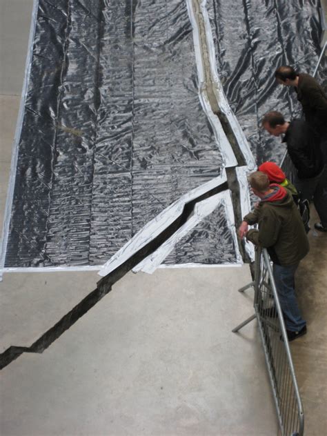 Doris Salcedos Shibboleth A Giant Crack In Tate Modern