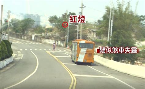 女高中生過馬路被撞死 公車司機無奈：當下只有2選擇｜東森新聞：新聞在哪 東森就在哪裡