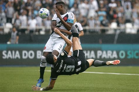 9 ou 10 Tiquinho do Botafogo é vice líder em assistências no