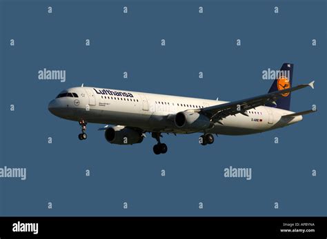 A321 100 Hi Res Stock Photography And Images Alamy